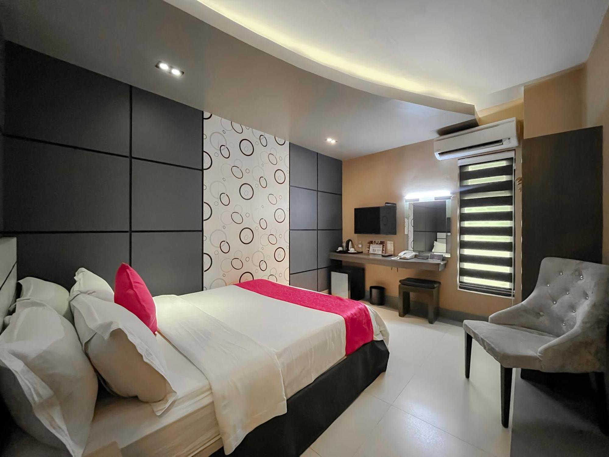 Eloisa Royal Hotel 3*