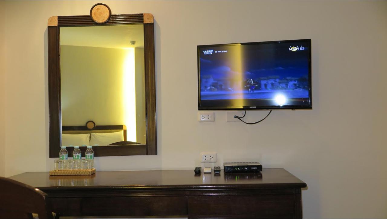 Hotel Century Plaza 3*