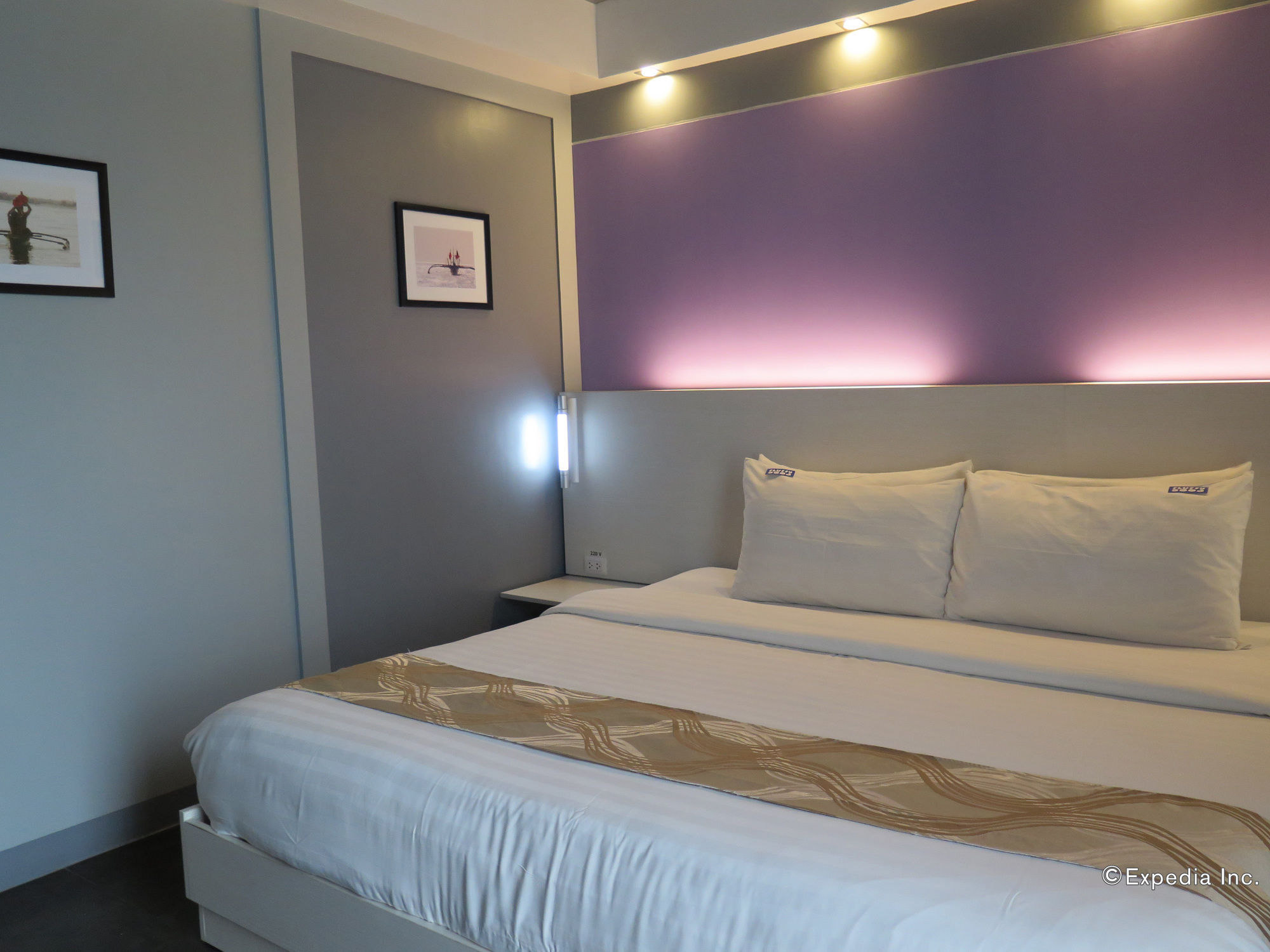 Pillows Hotel 3*
