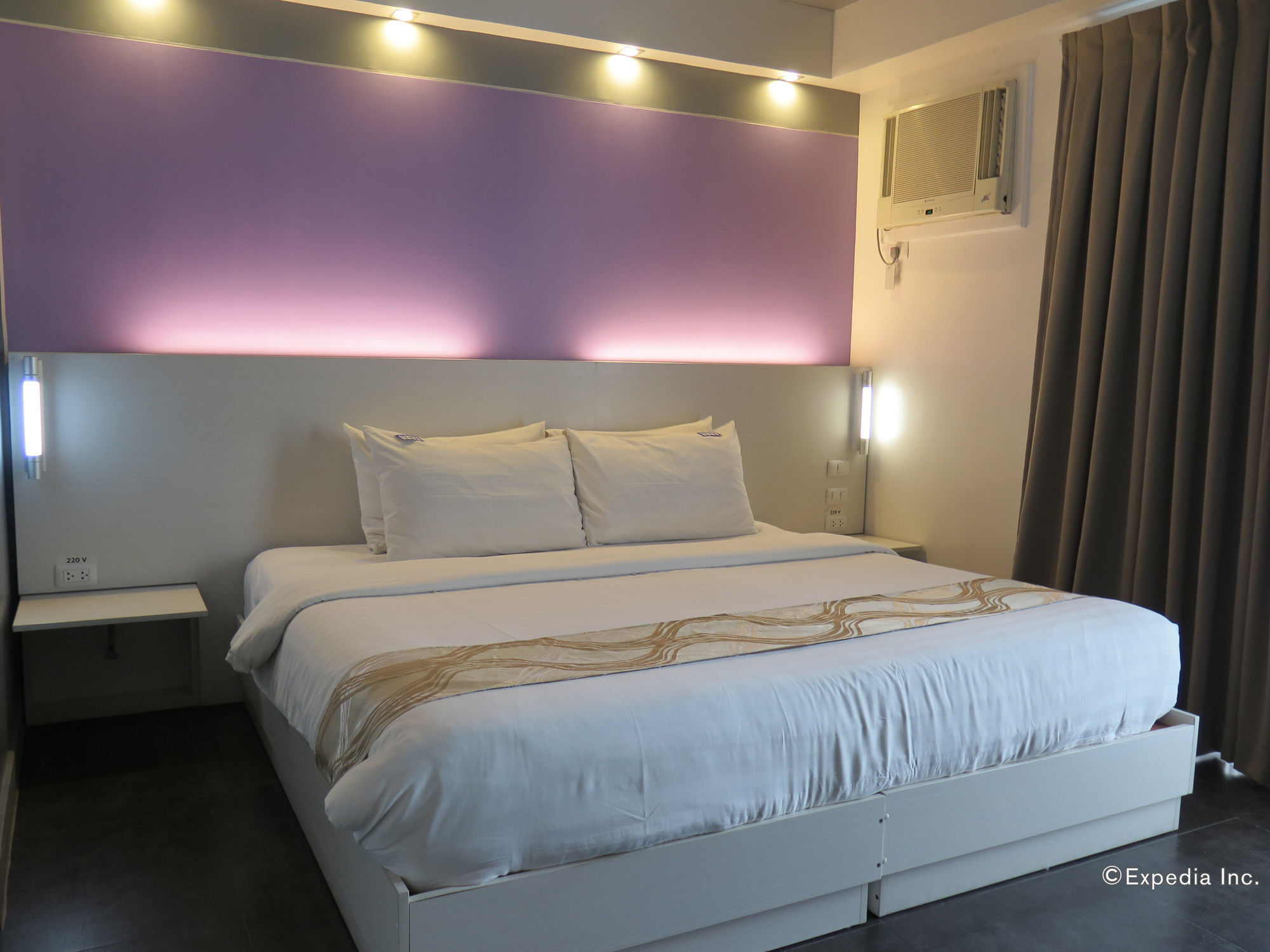 Hotel Pillows 3*