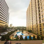 Mak\'Z Condo Place