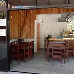 Lr Hostel And Cafe