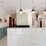 Beds & Friends Hostel Mactan With Pool And Bar
