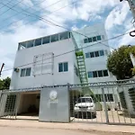 Beds & Friends Hostel Mactan With Pool And Bar