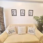 New Luxury Suite With Pool And Netflix Near Airport