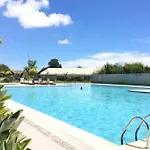 New Luxury Suite With Pool And Netflix Near Airport