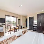 Main Hotel & Suites