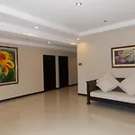 Main Hotel & Suites