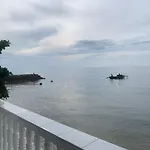Luna Oslob Travellers Inn - Beach Front