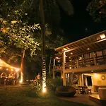 Exclusive Beachfront Villa W/ Outdoor Tub & Kayaks