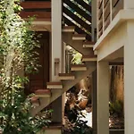 Exclusive Beachfront Villa W/ Outdoor Tub & Kayaks