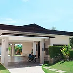 Cozy Almond Drive Condo In Cebu