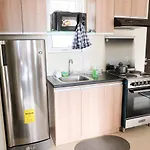 Spacious 1Br Corner Unit In It Park