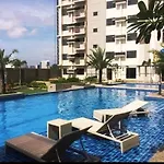 Deluxe Unit Sea View Horizon 101 Cebu