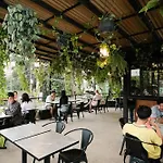 Murals Hostel And Cafe