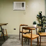 Murals Hostel And Cafe