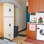 Private Studio Unit With Balcony Near The Beaches