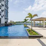 Omp 17J-T1, Seaview, Beach, Pool Access,Near Airport, Fast Wi-Fi, Netflix
