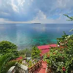 Sandra\'S Holiday House