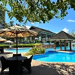 Resort-Inspired Condo With Queen-Size Bed & 50-Inch Smart Tv