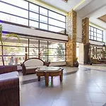 Airport Express Hostel E-527, 2 Minutes To Airport,Fast Wifi, Free Netflix