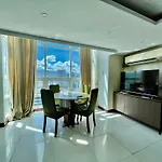 2 Bedroom Condo Unit With City And Mountain View