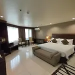 Mandarin Plaza Hotel