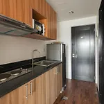Spacious Studio In The City Soho Condominiums