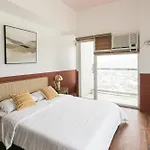 Spacious Studio In The City Soho Condominiums