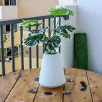 Vale\'S Condo Haven