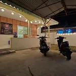 Island Vibes Hostel