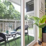 Amani 107B, 3 Minutes To Airport, With Gym & Pool ,Fast Wifi, Free Netflix