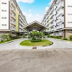 Amani 107B, 3 Minutes To Airport, With Gym & Pool ,Fast Wifi, Free Netflix