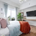 Amani 606B Near Airport, Mall, Free Pool, Gym, Netflix, 200 Mbps Wi-Fi