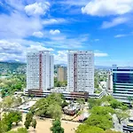 Cozy Place With Pool Avida Tower, It Park