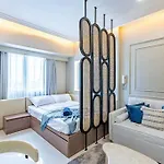 200Mbps Wifi, Luxury Condo Near Ayala