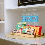Cebu Staycation Minimalist Studio With Rooftop Pool And Netflix