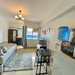 Cozy Studio Type Condo Near It Park With Pool, Netflix & Wifi