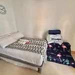 Cozy Studio Type Condo Near It Park With Pool, Netflix & Wifi