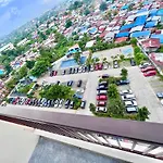 Spacious Condo Unit With Balcony