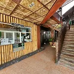 Mb\'S Garden Inn