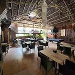 Mb\'S Garden Inn
