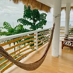 Avila\'S Horizon Dive Resort Santander