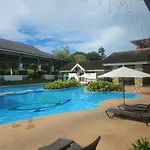 One Oasis 2 Rooms And 1 Living Room Near It Park Next To Cebu Golf Course