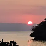 Dapdap Shorelines Beach House