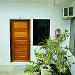 Gje\'S Lodge And Guest House