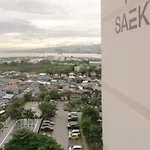 Close To Airport Room With Balcony And Pool Access