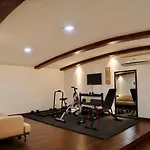 Stylish Luxury Penthouse With 3Br, Wifi, Gym, Across Malls