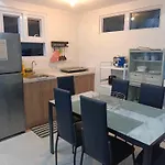 Hiromi Suites 825