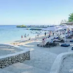 1 Bedroom With Ocean View Balcony! Pool Access Near Mactan Airport